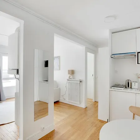 New Near Montparnasse In 15 *