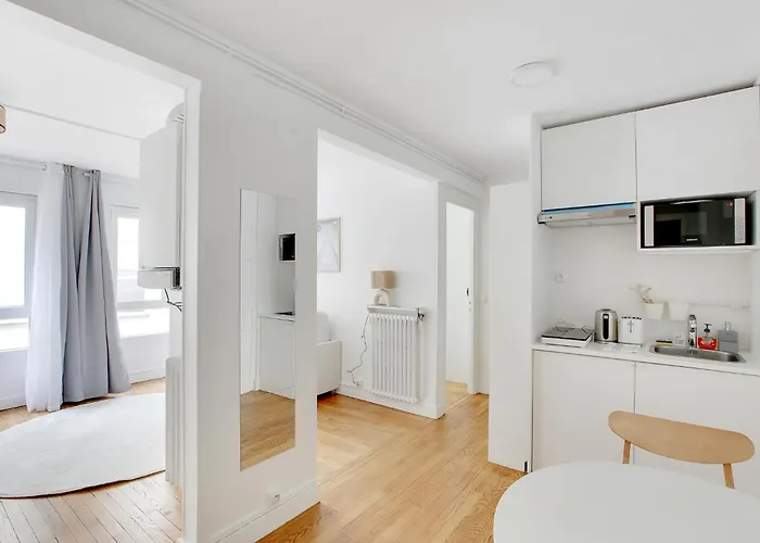 New Near Montparnasse In 15 *